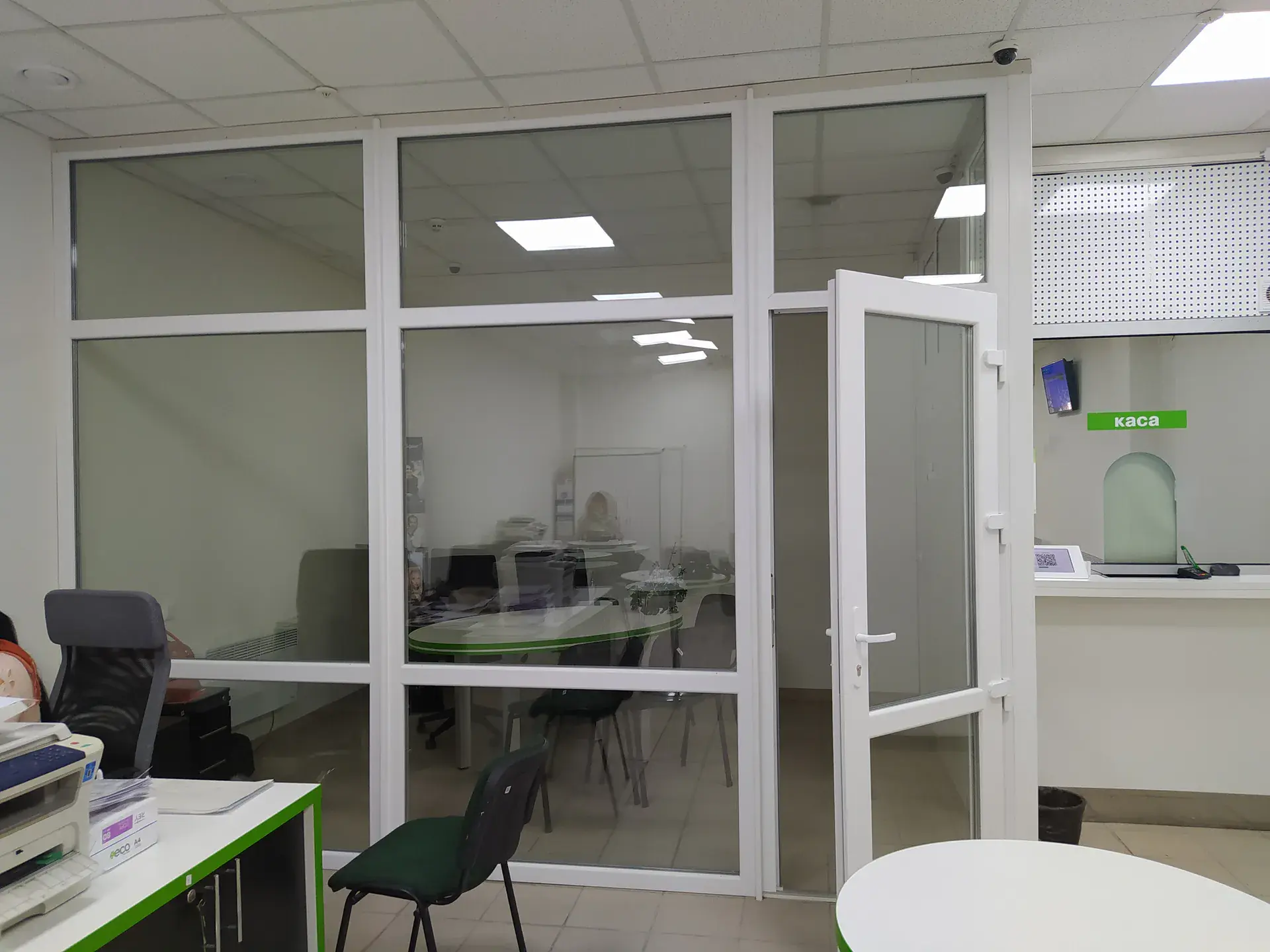 Засклена внутрішня перегородка з дверним блоком